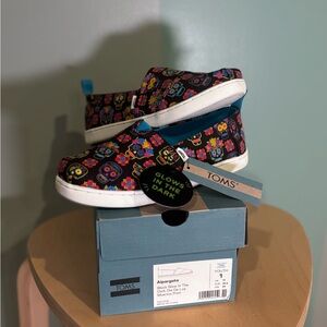 TOMS Kids Glow-in-the-Dark Sneakers - Black with Colorful Patterns